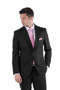 Svatební host v růžovém outfitu Svatební host v růžovém outfitu
