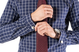 Manžetové knoflíčky k obleku do práce? Pozor, abyste si neuškodili